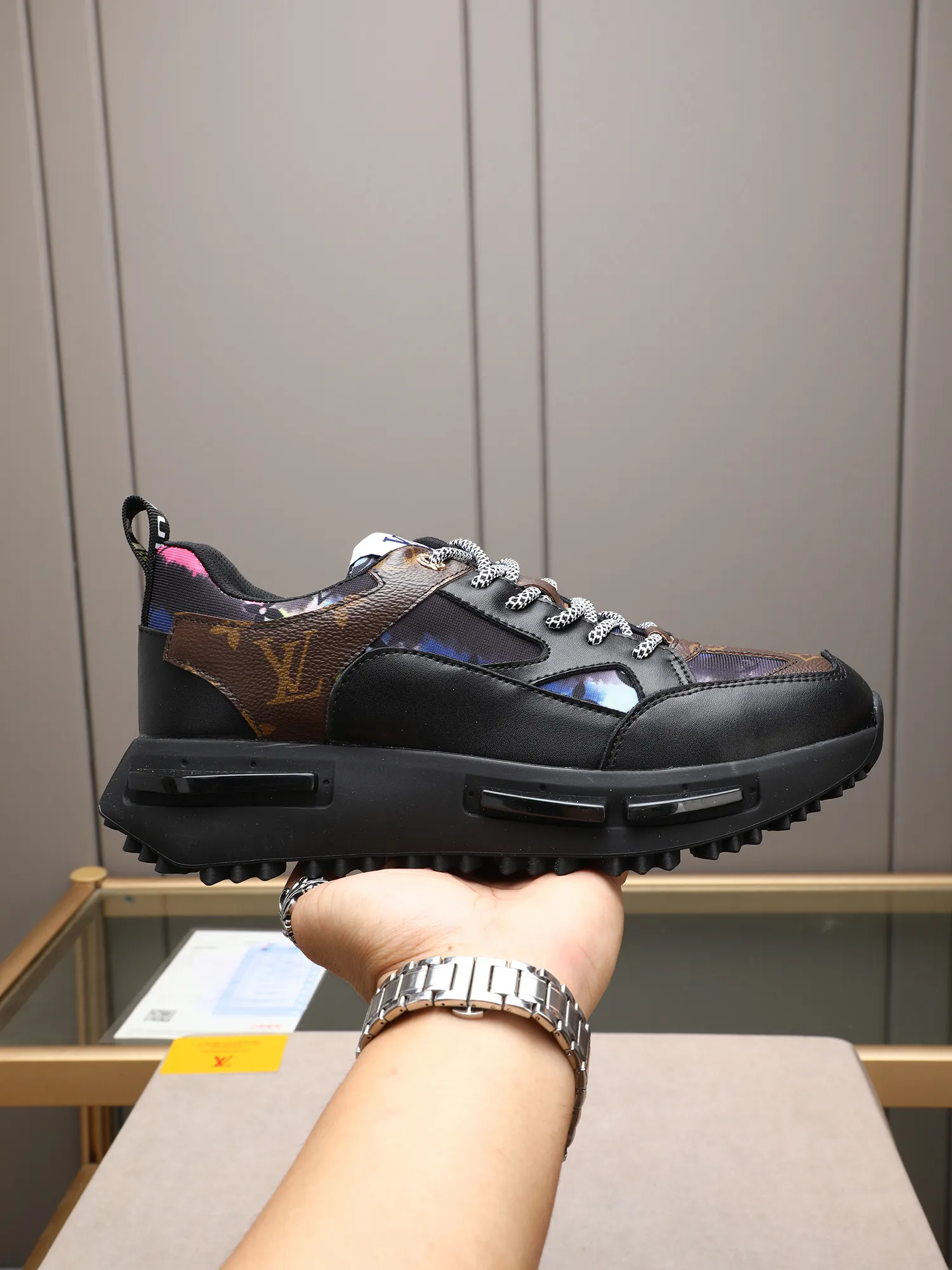 Men's shoes 💰460 [LV] Made of imported L special fabric spliced ​​with cowhide and comfortable mesh lining. Privately molded foam TPU outsole, super light and comfortable on the feet! Perfect last shape, generous and fashionable design, 4 colors available! Code number: 38–44 (45 customized